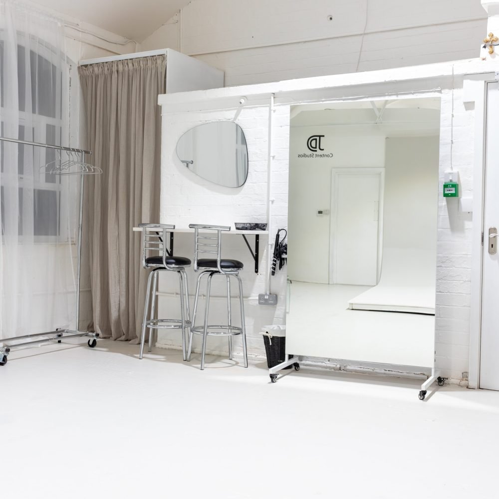 Workshop Photo Studio - Large Mirror and Furniture